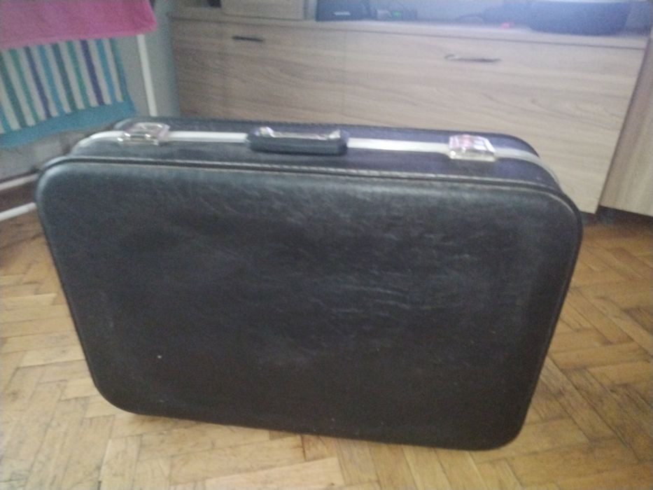 Ретро куфар черен