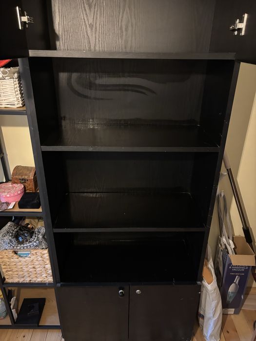 Шкаф черен с вратички