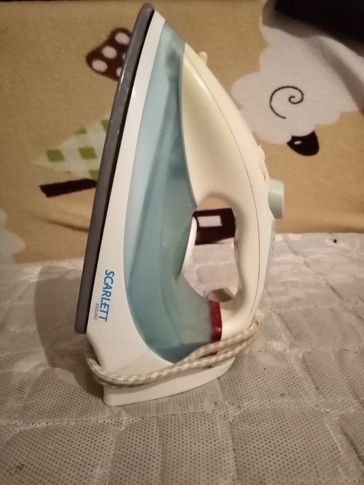 Продам утюг Scarlett