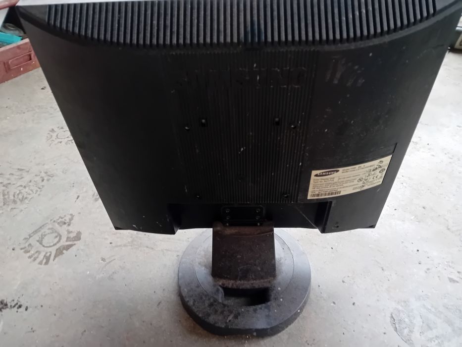 Продавам работещи монитори