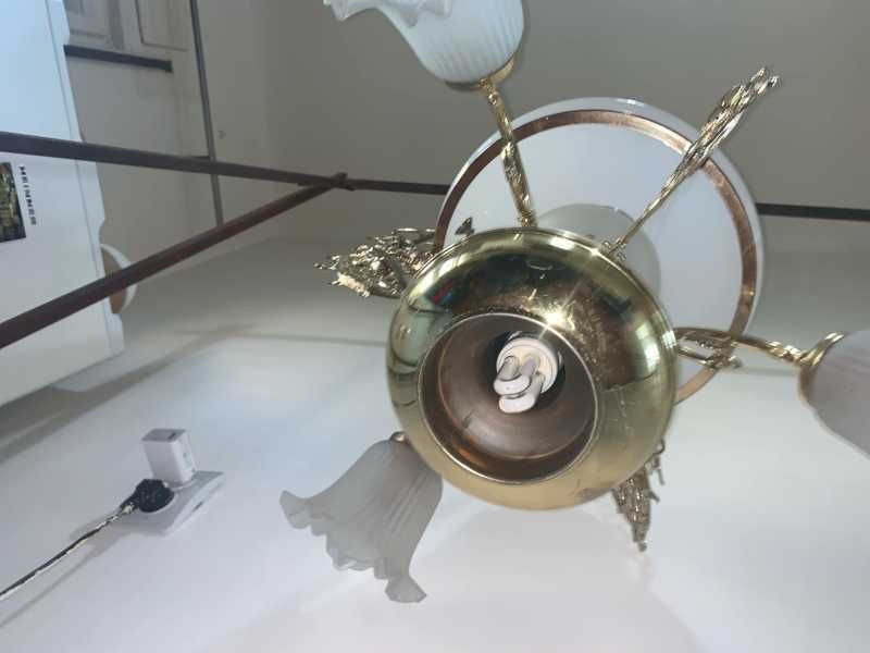 Candelabru din alama si brate din bronz cu cinci becuri