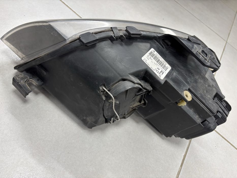 Фар десен Audi A3 8P