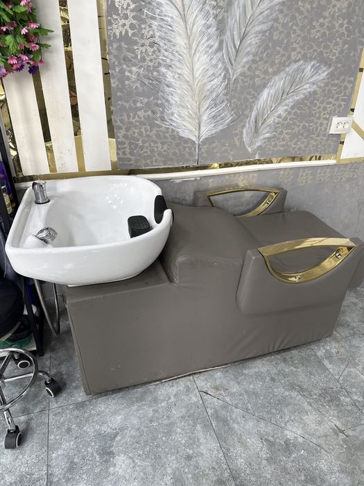 Srochna salon narsalari sotiladi