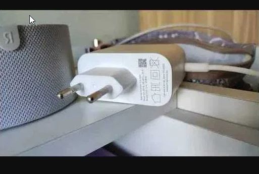 на Яндекс станцию - блок питания зарядка