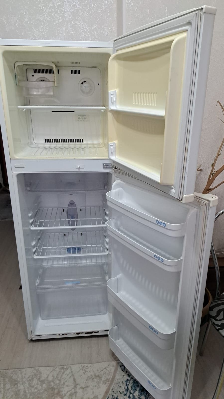 Холодильник  LG .