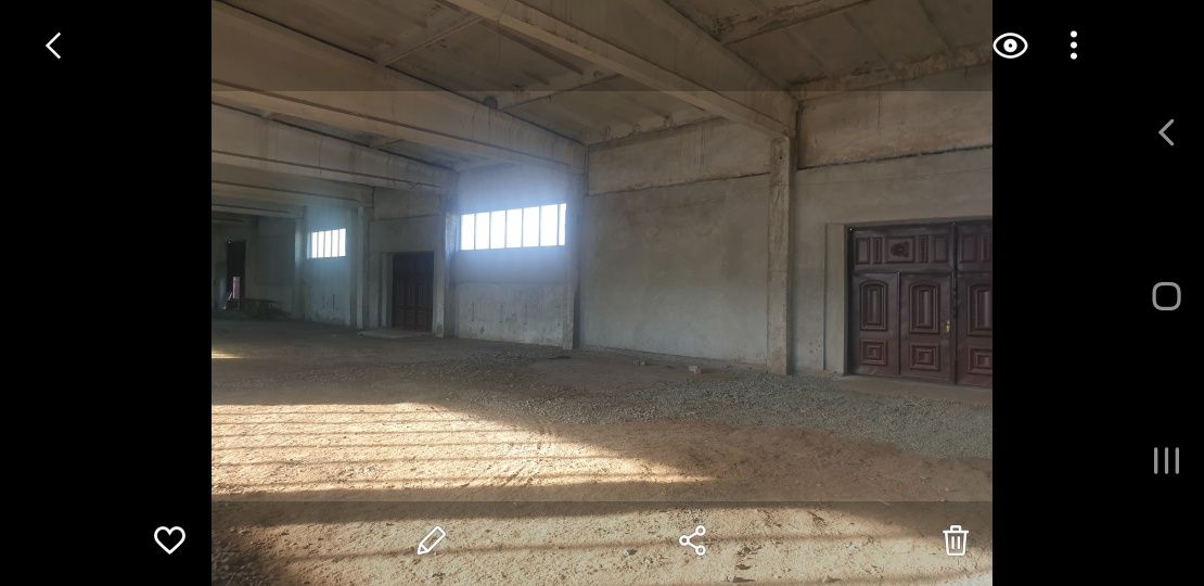 Ижарага катта хажмдаги бино