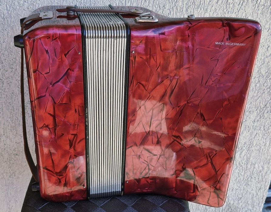 Acordeon Hohner cu 48 basi
