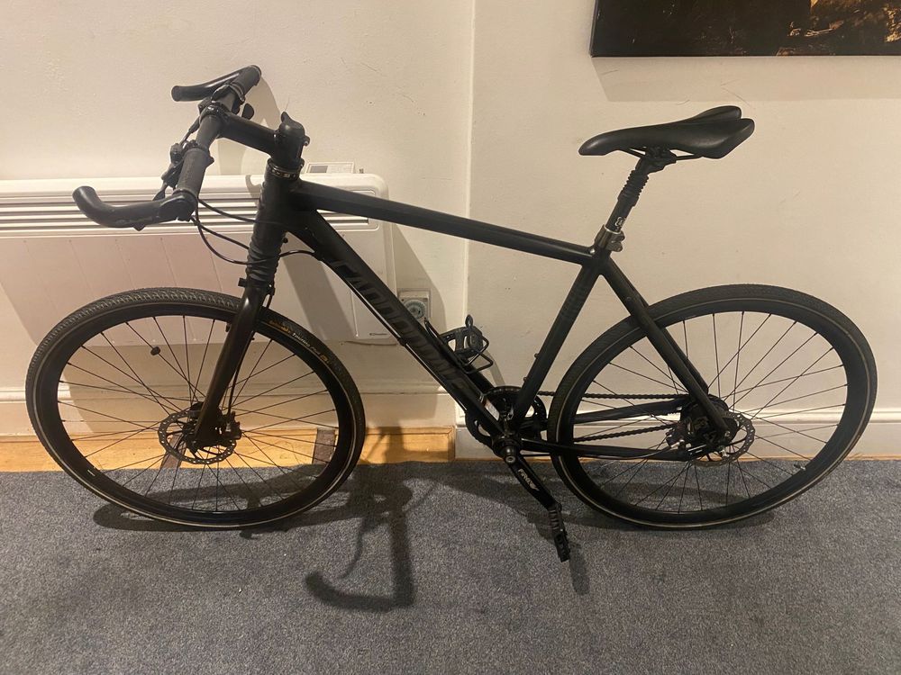 Bicicleta cannondale hybrid