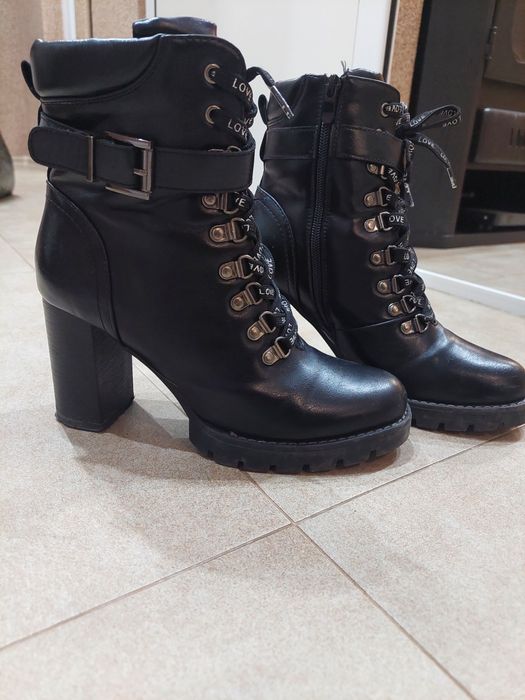 Дамски боти на ток