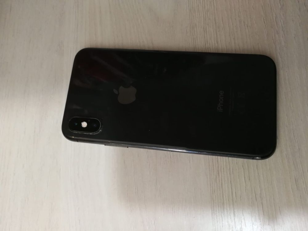 iPhone XS телефон