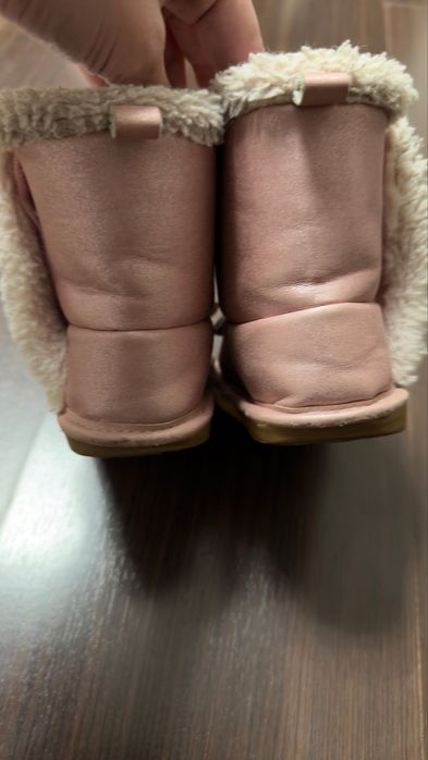 Ghete/ tip ugg , marimea 22