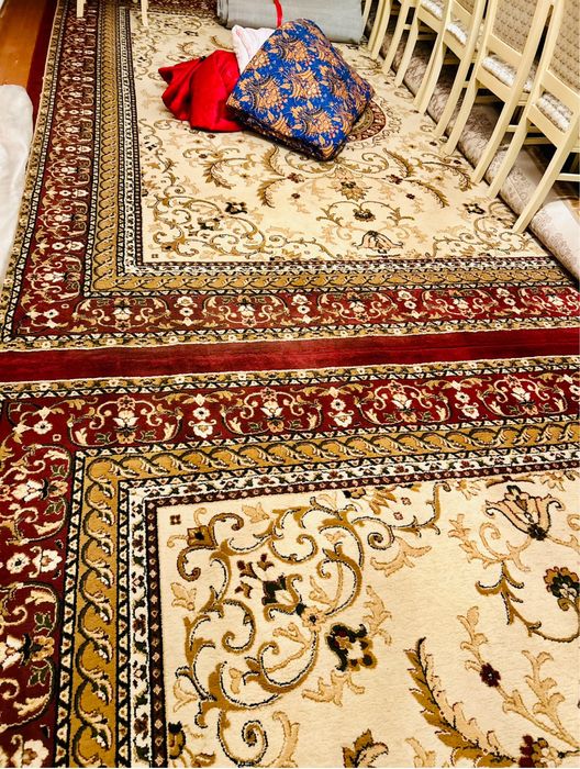 Кілем размері 3*4 осы кілемнен 2 шт бар