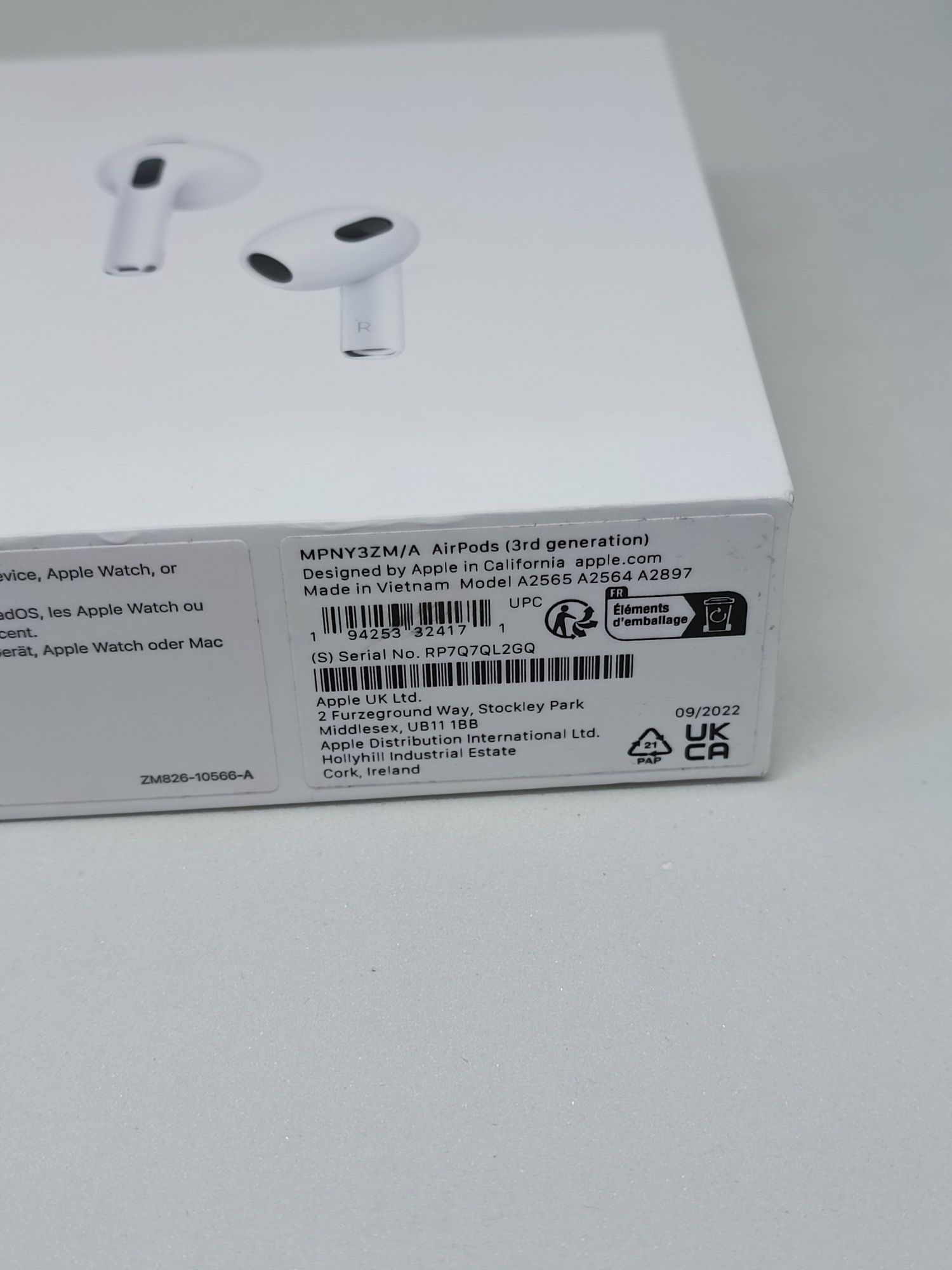 Чисто нови запечатани True wireless слушалки APPLE AIR PODS 3ND GEN