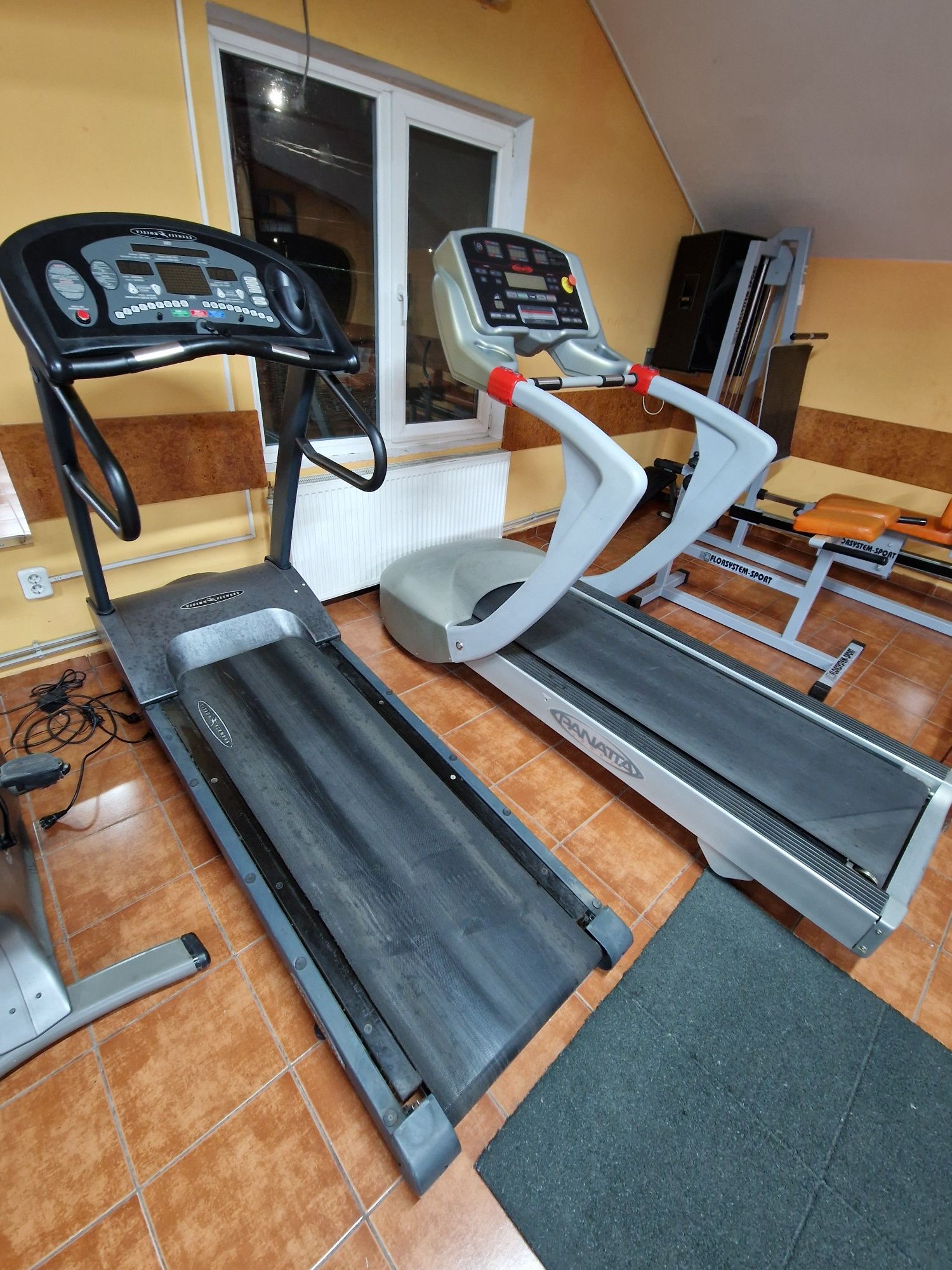 Vand sala de fitness complet utilata