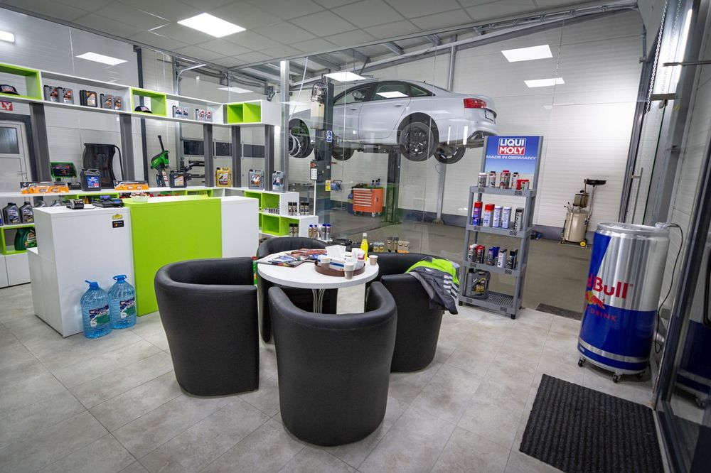 Inchiriez spatiu service auto