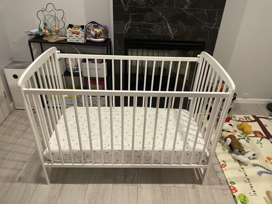 Patuț Baby needs(laterală culisantă)+ saltea Cocos conf.