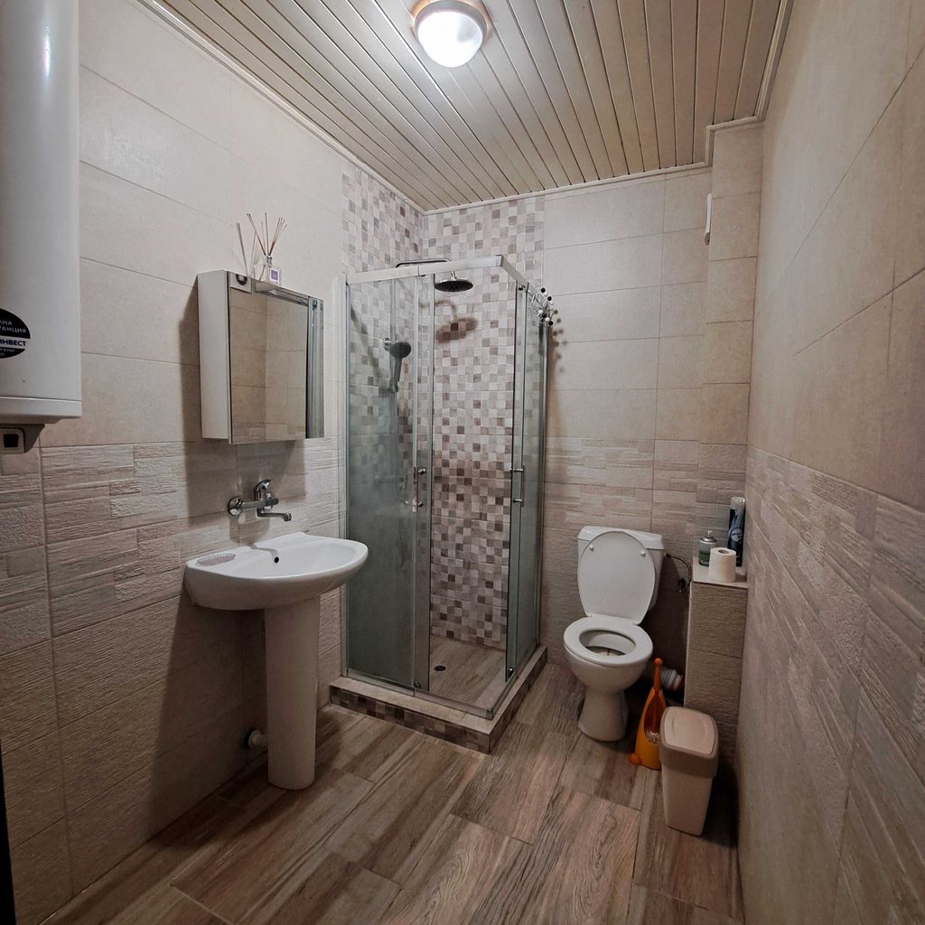 Дава се под наем Тристаен апартамент в Варна, м-т Акчелар - 120 кв.м за 600 € - Снимка #5