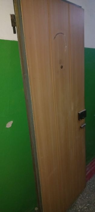 Продам  железную входную дверь