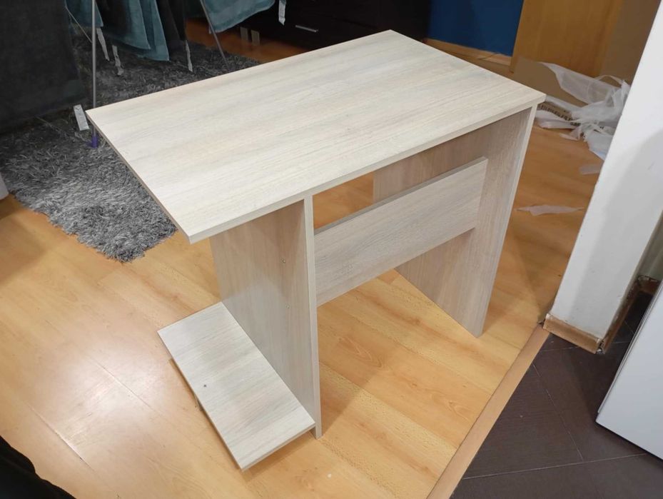 Гейминг въртящ стол и бюро