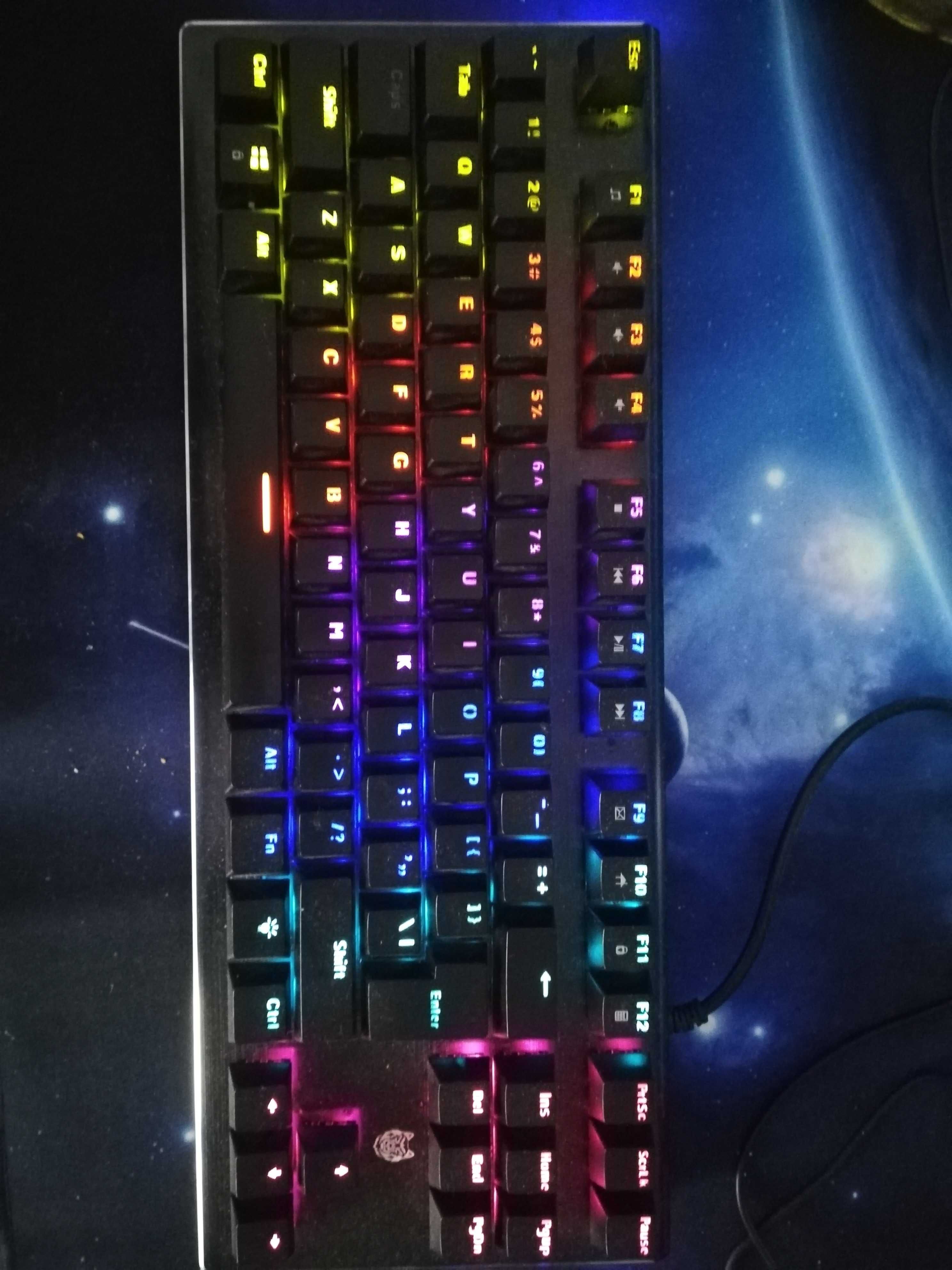 Vând tastatura de gaming 100 de lei