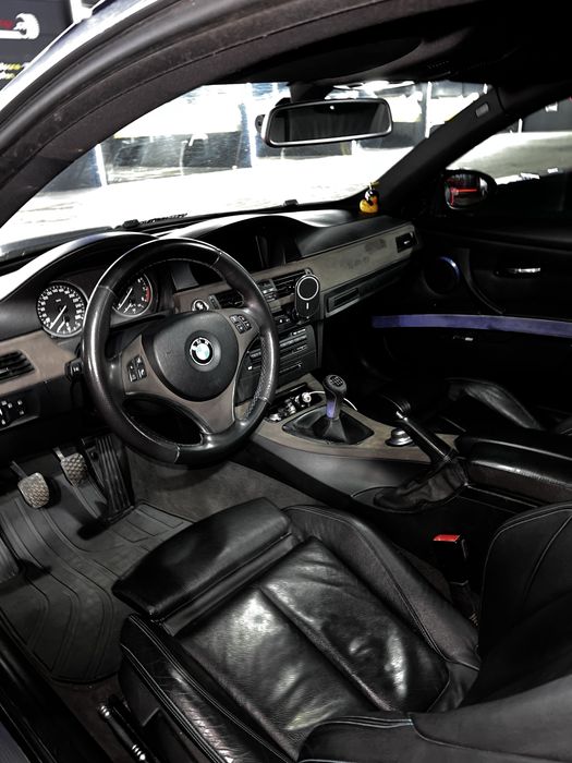 BMW e92 325i 2007 cititi descrierea