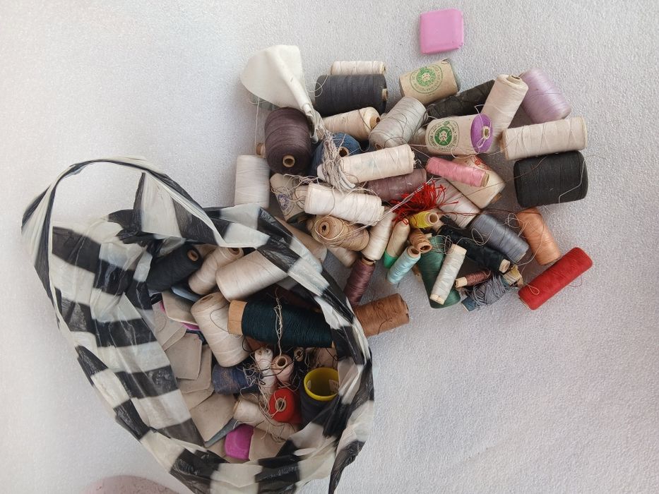 Шивашки конци и креда