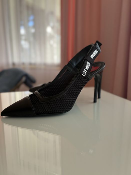 Черни токчета Love Moschino