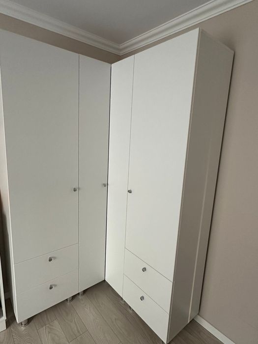 Set mobilier alb pentru camera copilului