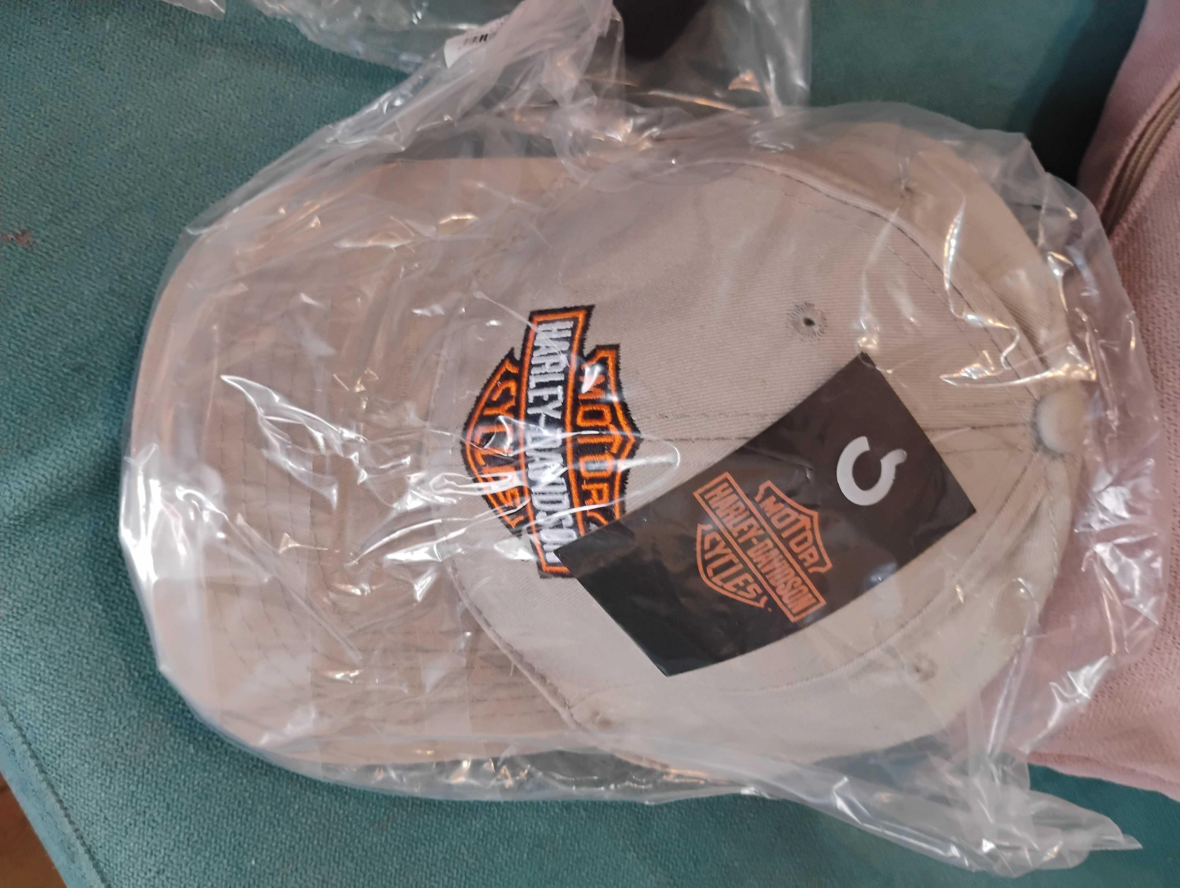 Чисто нови шапки на Harley Davidson