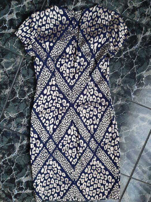 Рокля синя със златни елементи