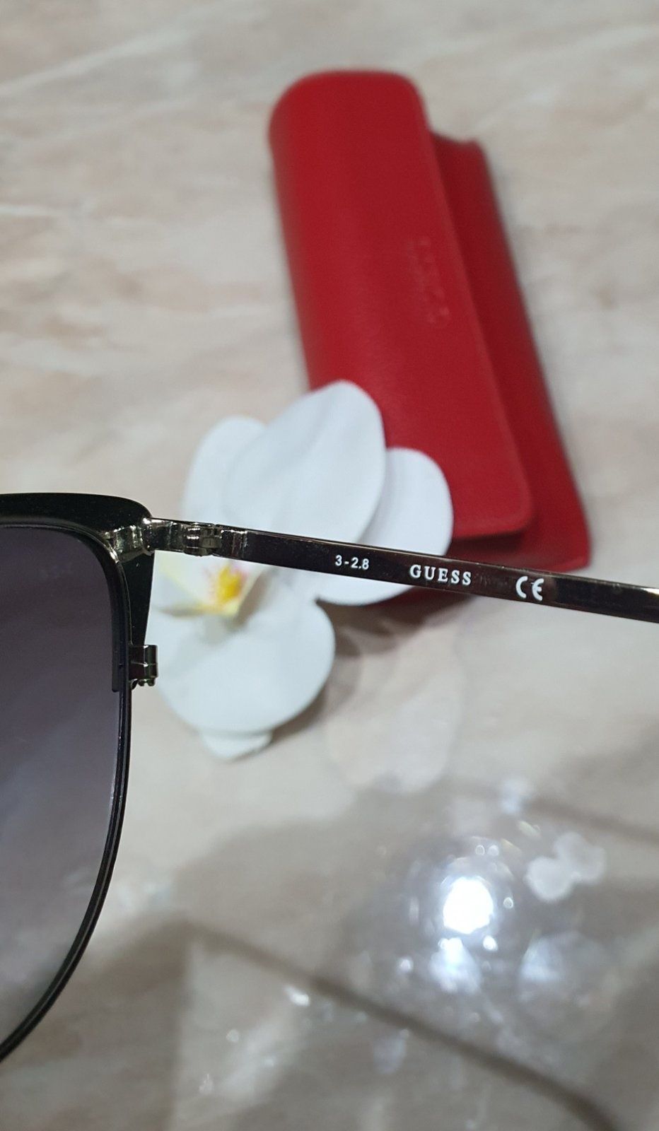 Слънчеви очила GUESS