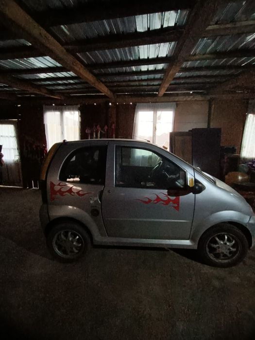 Vând mașină mică