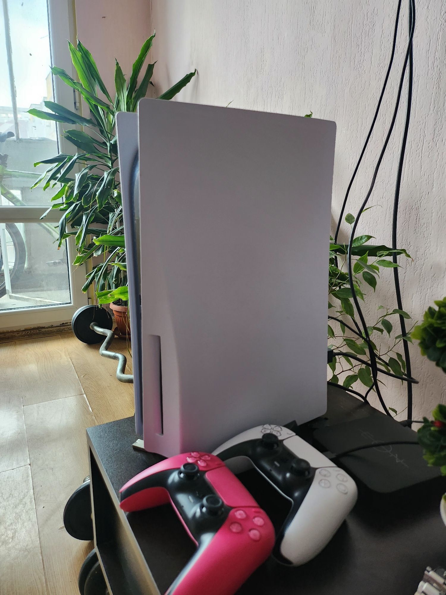 Playstation 5+dva kontrolera +igri