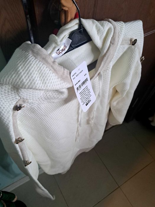 Нови модерна жилетка и сет панталон с блузон