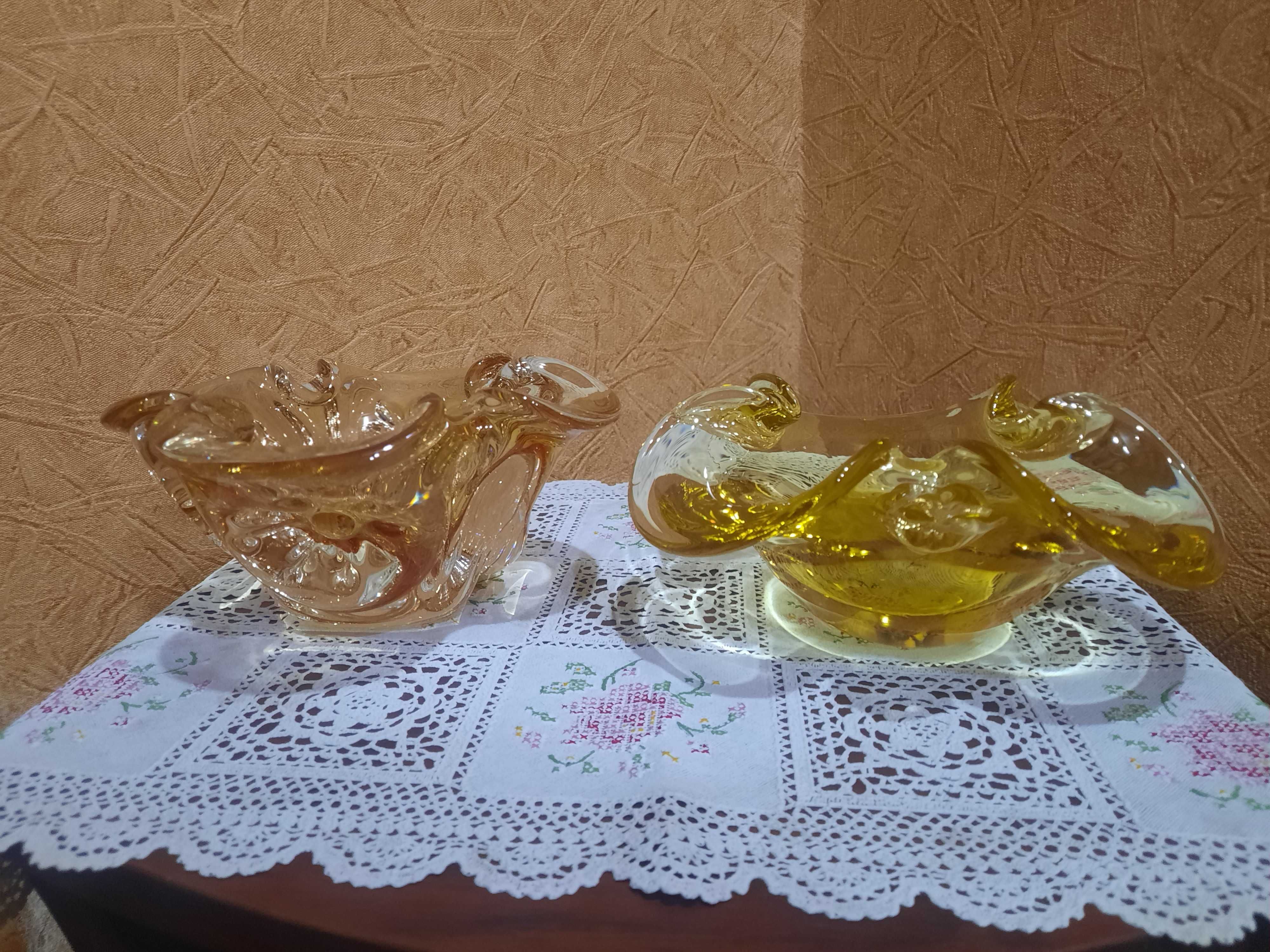 Красивые винтажные вазочки, гутное стекло, Чехословакия
