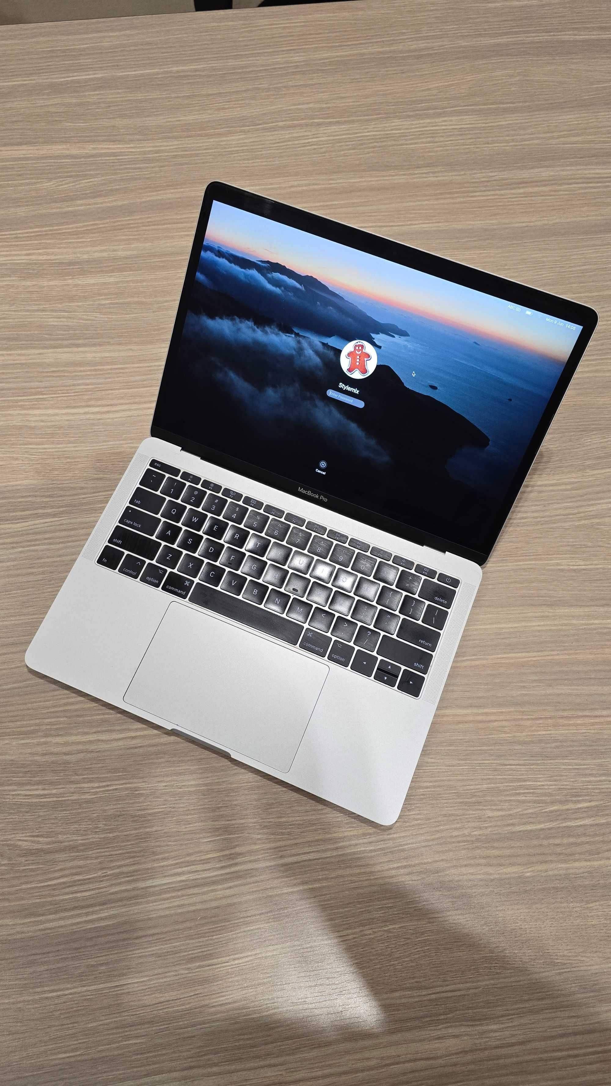 Продаю MacBook Pro 2017 (БУ)