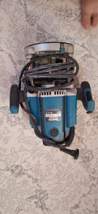 Глубынный фрезер от Makita RP2303FC