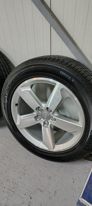 Vând jante Audi r19