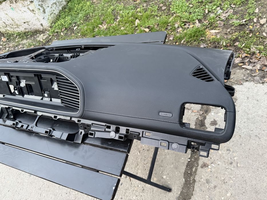 Plansa bord Mercedes GLE GLS W167 2019+ piele cu cusatura, ORIGINALA