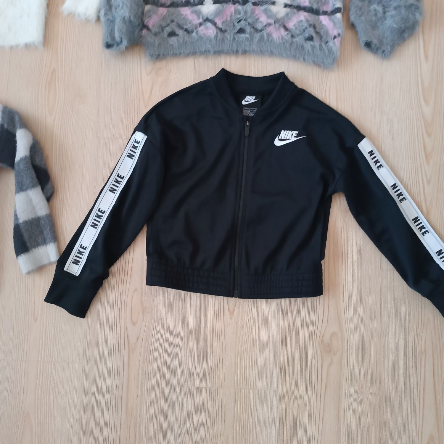 7-8 г. Лот топли блузки и Nike
