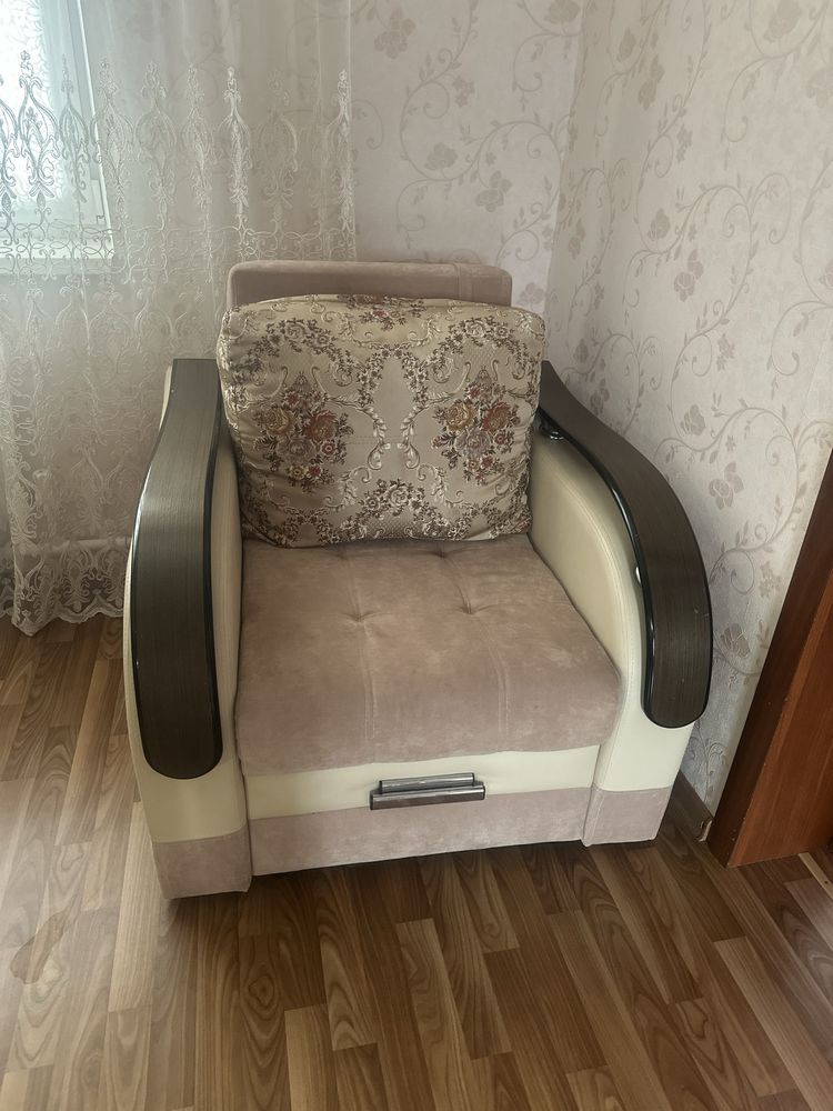 Продам диван с креслом
