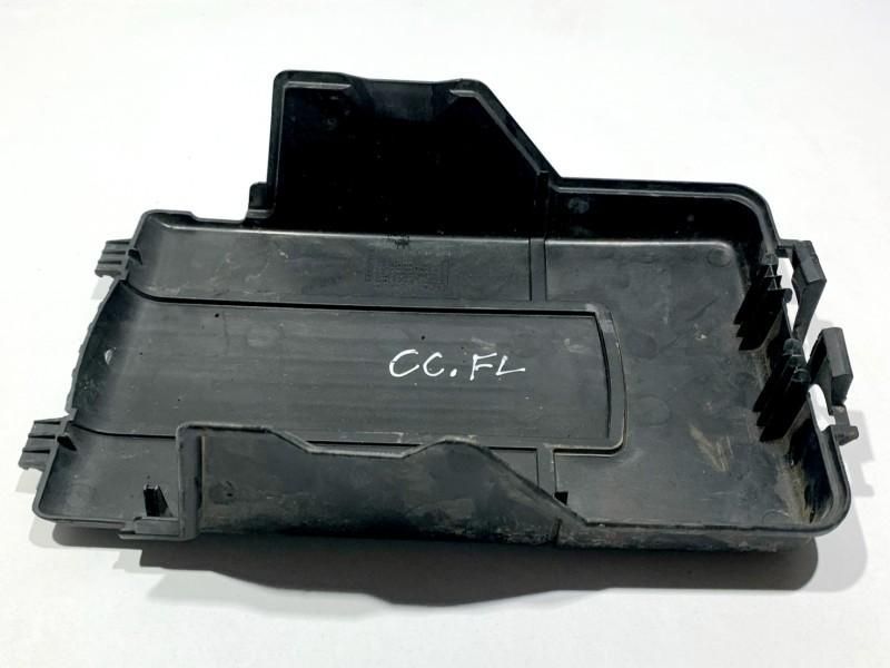 Suport / capac baterie Volkswagen Passat CC facelift (2012-2016) 3C0915443A