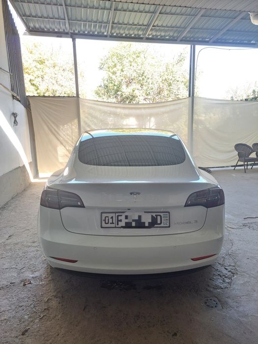 Tesla  model 3  srochna sotiladi