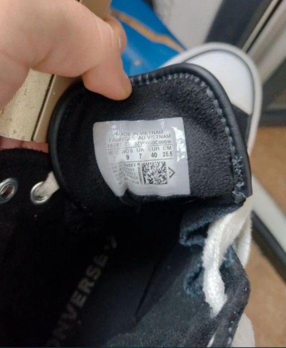 Adidasi înalți Converse nr 40