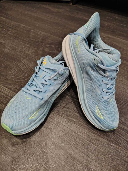 H O K A.      Обувки за бягане. Clifton 9 и  Challenger ATR 7