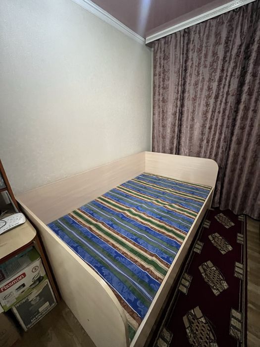 Продается кровать полуторка с матрасом