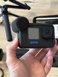 [MEGA BUNDLE] GoPro Hero 10 Black 5.3K, Baterii + Accesorii, IMPECABIL