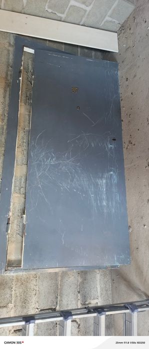 Железная дверь с замком и 3мя ключами