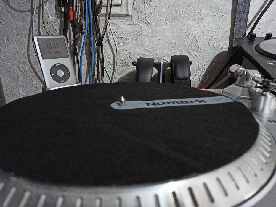 Грамофон Numark TTi с USB и iPod Dock – за Семплинг и Дигитализация