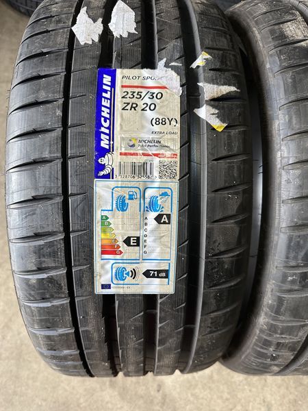 235/30/20 MICHELIN 2 броя
